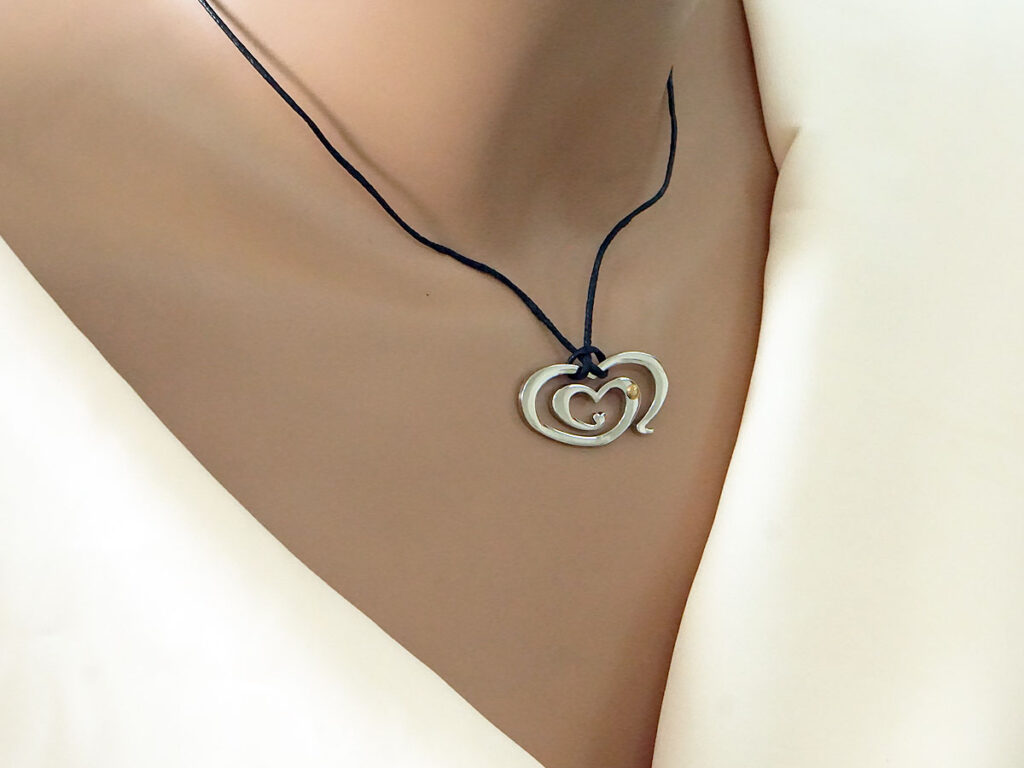 Ατσάλινο Κολιέ Καρδιά Χρυσό 18Κ Μαύρο Κορδόνι Γυναικείο