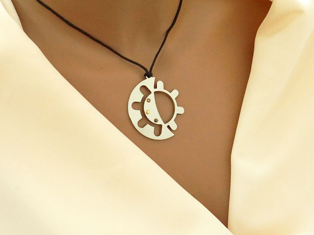 Γυναικείο Ατσάλινο Κολιέ Με Μαύρο Κορδόνι Χρυσά Στοιχεία 14Κ