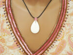 Γυναικείο Κολιέ με Αχάτη Λευκό Ασήμι 925 Μαύρο ΚΟρδόνι Λευκές Ροζ Πέτρες