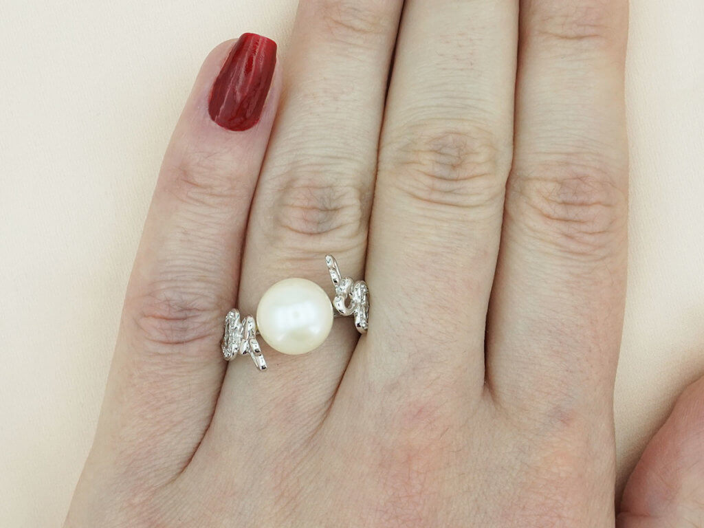 Λευκόχρυσο Γυναικείο Δαχτυλίδι 18 Καρατίων Λευκό Μαργαριτάρι Καρδιές Διαμάντια Μπριγιάν