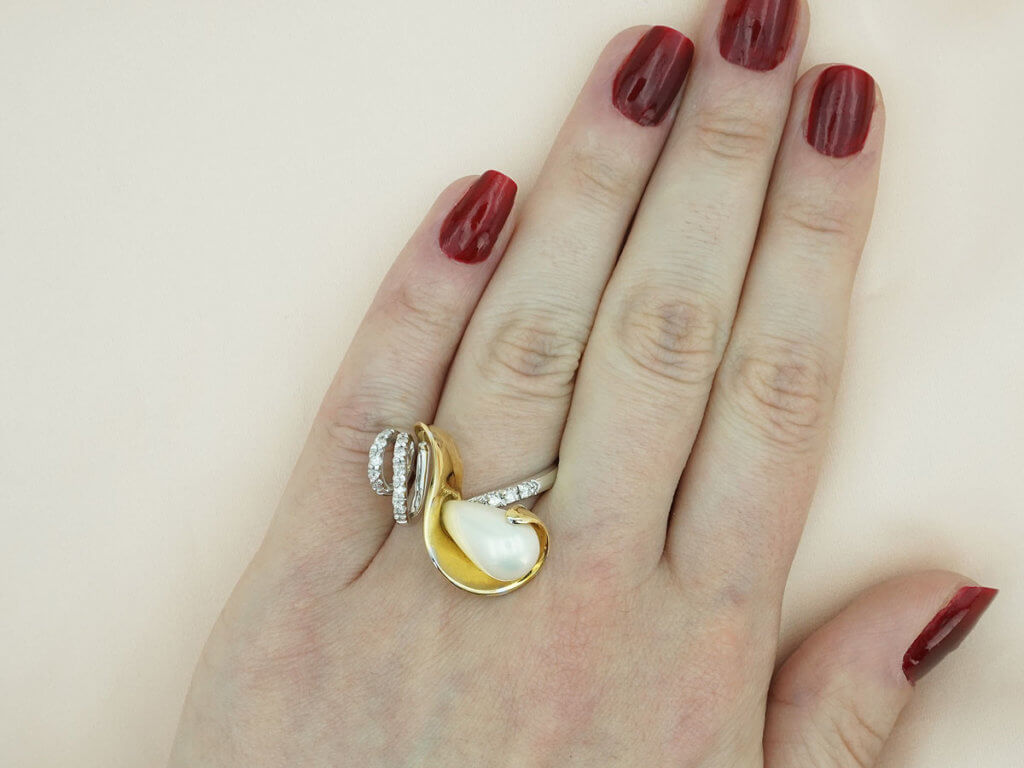 Χρυσό Δαχτυλίδι 18 Καράτια Μαργαριτάρια Λευκό Διαμάντια Μπριγιάν Γυναικείο
