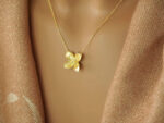 Κολιέ Λουλούδι Χρυσό Με Λευκόχρυσες Μπίλιες 14Κ Γυναικείο Κόσμημα Δώρο