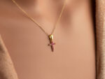 Χρυσό Σταυρουδάκι Για Το Λαιμό Φούξια Ζιργκόν Πέτρες Κ14 Γυναικείο Δώρο Κόσμημα Κρεμαστό