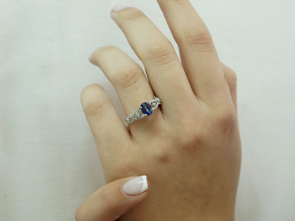 Δαχτυλίδι Με Ζαφείρι Και Διαμάντια Brilliant Σε Λευκόχρυσο 18Κ