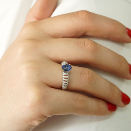 Δαχτυλίδι Με Ζαφείρι Και Διαμάντια Σε Λευκόχρυσο 18Κ Γυναικείο GR414