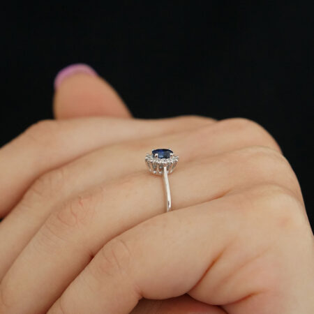 Δαχτυλίδι Ροζέτα Ζαφείρι Με Διαμάντια Brilliant Σε Λευκόχρυσο 18 Καράτια