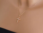 Σταυρός Ροζ Χρυσός 18 Καράτια Με Μπριγιάν Και Αλυσίδα