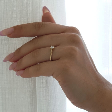 Στριφτό Δαχτυλίδι Μονόπετρο Σε Χρυσό 14 Καράτια Με Ζιργκόν