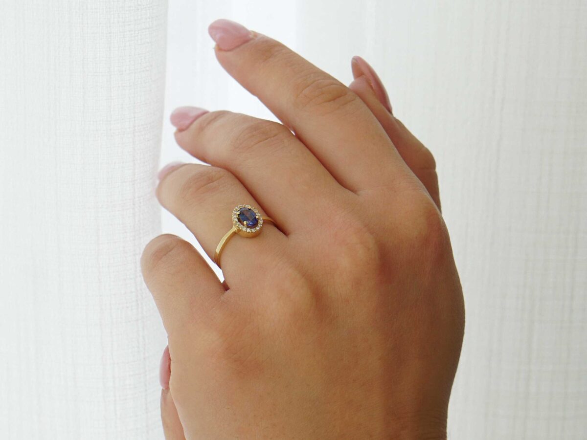 Δαχτυλίδι Ροζέτα Ζαφείρι Με Διαμάντια Σε Χρυσό 18 Καράτια