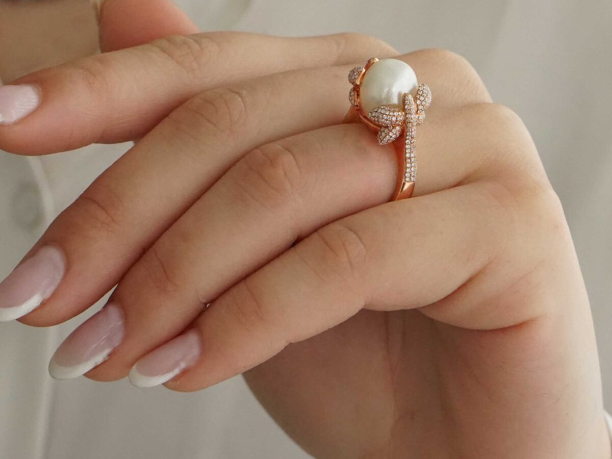 Δαχτυλίδι Με Μαργαριτάρι Μπαρόκ Και Διαμάντια Σε Ροζ Χρυσό 18 Καράτια