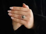 Δαχτυλίδι Με Μαύρο Μαργαριτάρι Και Διαμάντια Σε Λευκόχρυσο 18 Καρατίων