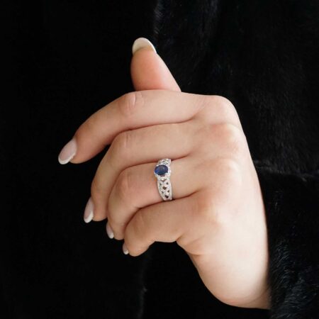 Δαχτυλίδι Ροζέτα Με Ζαφείρι Και Διαμάντια Σε Λευκόχρυσο 18 Καράτια