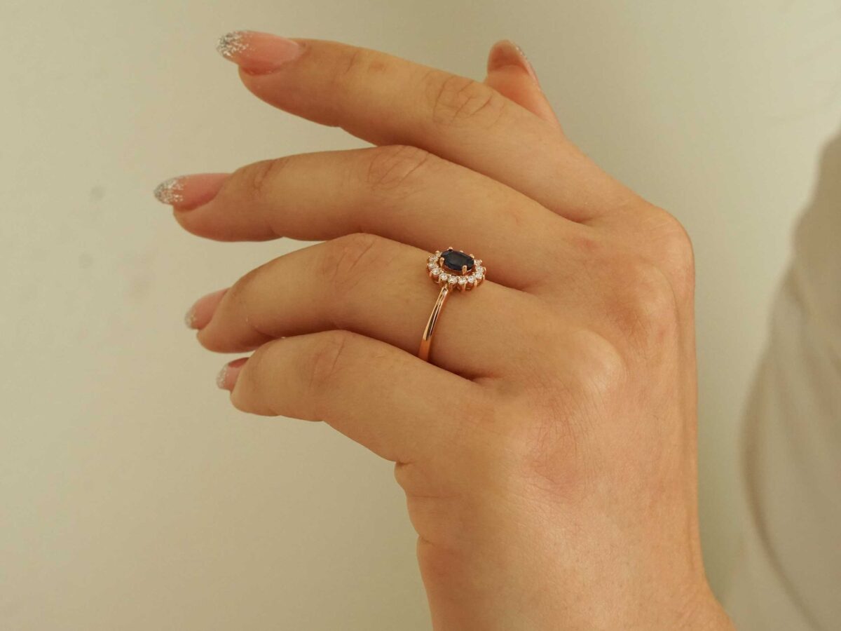 Δαχτυλίδι Ροζέτα Ζαφείρι Με Μπριγιάν Σε Ροζ Χρυσό 18 Καράτια