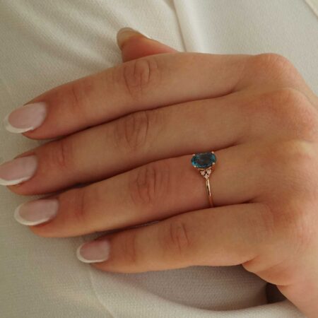 Δαχτυλίδι Με Τοπάζι London Blue Και Διαμάντια Σε Ροζ Χρυσό 18 Καράτια