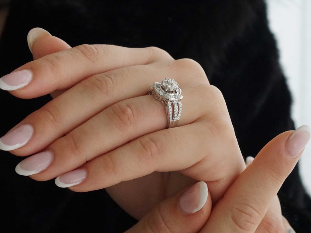 Γυναικείο Δαχτυλίδι Με Διαμάντια Σε Λευκόχρυσο 18 Καρατίων
