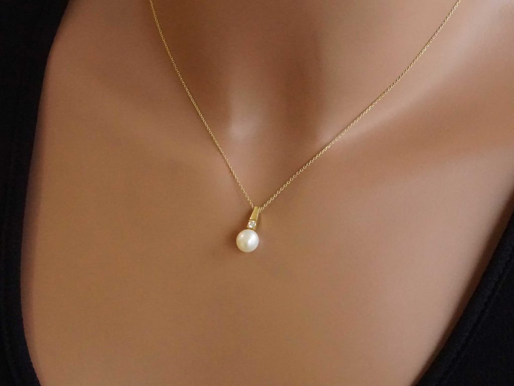 Μενταγιόν Με Μαργαριτάρι Σε Χρυσό 18 Καράτια Και Διαμάντι