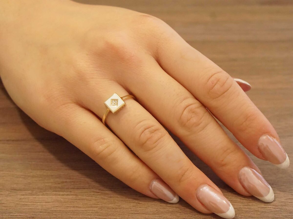 Δαχτυλίδι Με Λευκό Σμάλτο Και Ζιργκόν Σε Χρυσό 14 Καράτια