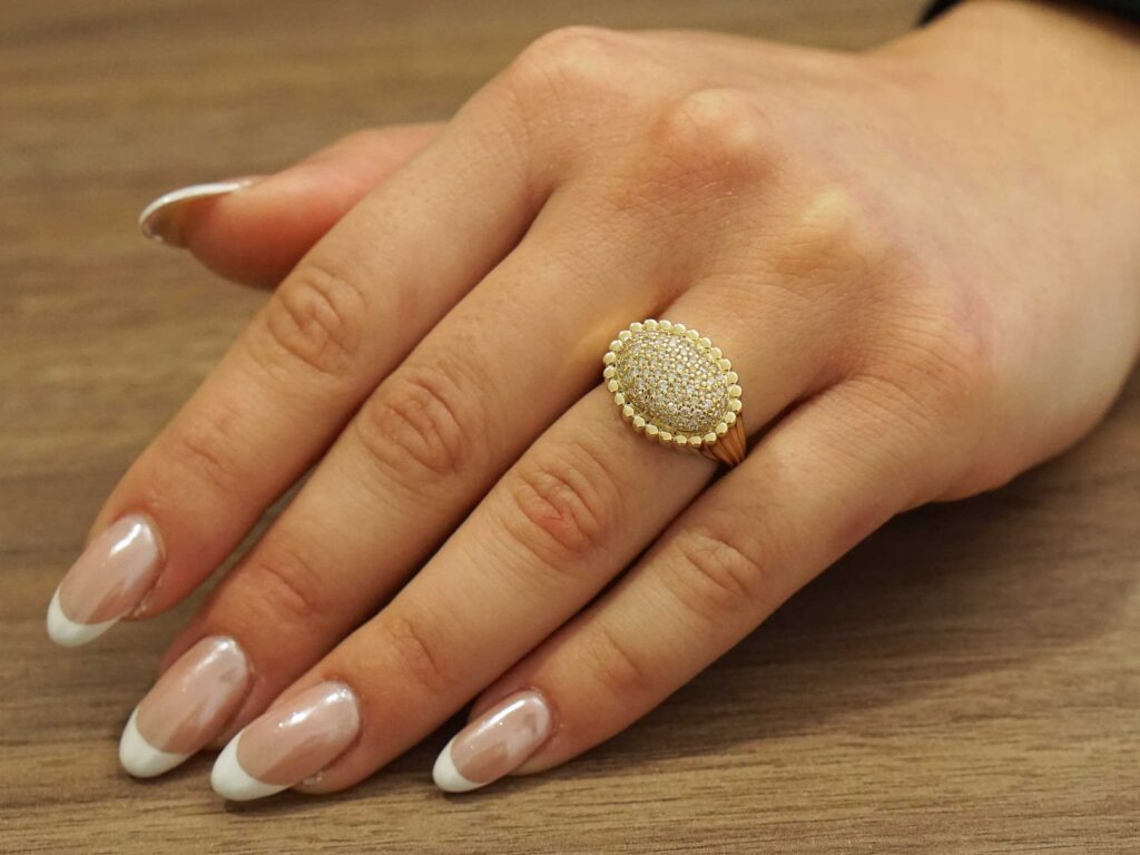 Γυναικείο Χρυσό Δαχτυλίδι 14 Καρατίων Με Λευκές Πέτρες