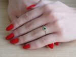 Χρυσό Δαχτυλίδι Με Πράσινη Πέτρα Ζιργκόν Σε Ροζέτα 14 Καρατίων