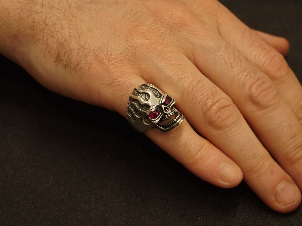 Ανδρικό Ασημένιο Δαχτυλίδι Νεκροκεφαλή 925 Με Ζιργκόν