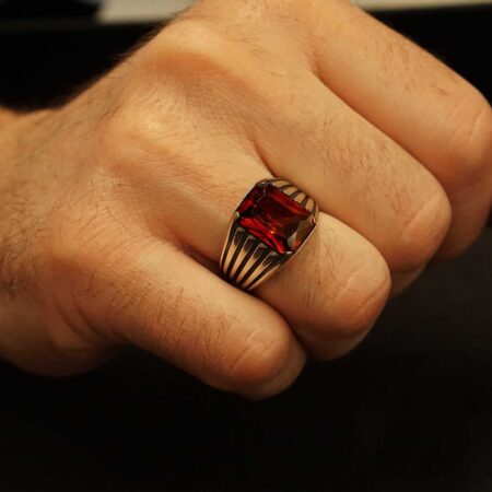 Δαχτυλίδι Με Κόκκινη Πέτρα Ζιργκόν Σε Ασήμι 925 Με Μαύρο Oxyde