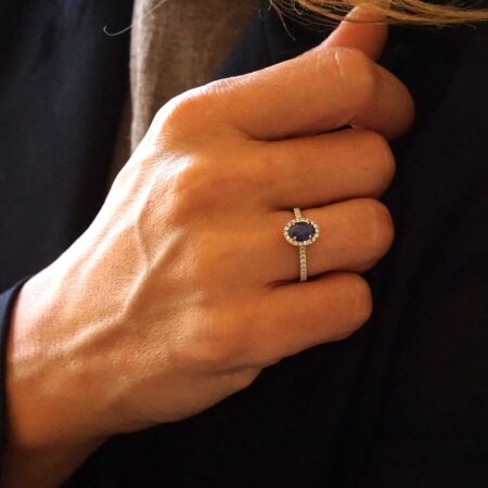 Δαχτυλίδι Ροζέτα Με Ζαφείρι Και Μπριγιάν Σε Λευκόχρυσο 18 Καράτια