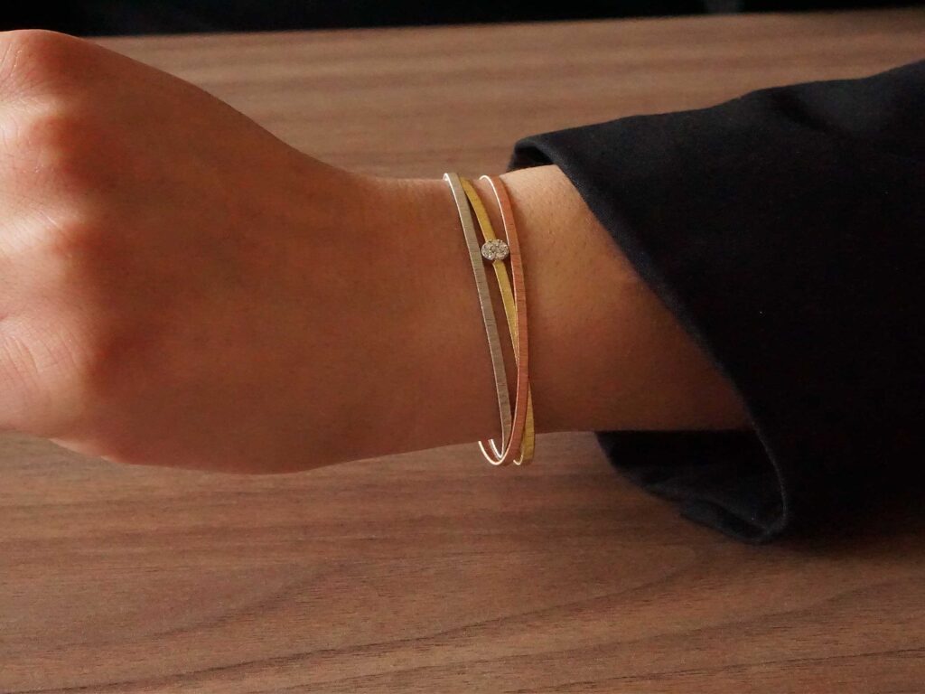 Τρίχρωμο Βραχιόλι Χειροπέδα Σε Χρυσό 14 Καράτια