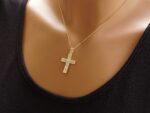 Σταυρός Με Εσταυρωμένο Δίχρωμο Χρυσό 14 Καράτια