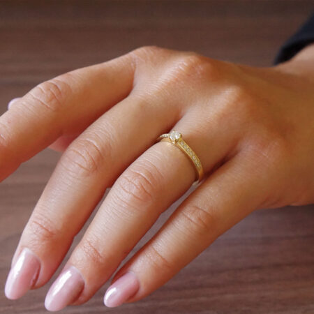 Δαχτυλίδι Χρυσό Μονόπετρο 18 Καράτια Με Μπριγιάν