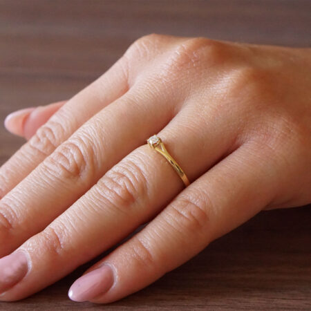 Μονόπετρο Χρυσό Δαχτυλίδι 18 Καράτια Με Διαμάντι