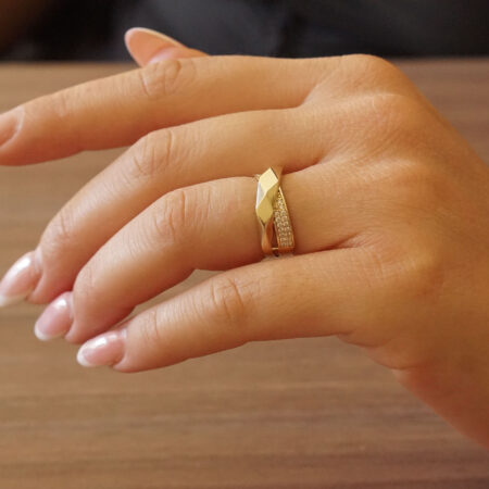 Χρυσό Δαχτυλίδι Χιαστί 9 Καράτια Με Πέτρες Ζιργκόν