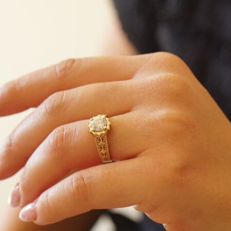 Μονόπετρο Χρυσό 9Κ Με Ζιργκόν Πέτρα Και Διαμαντάρισμα