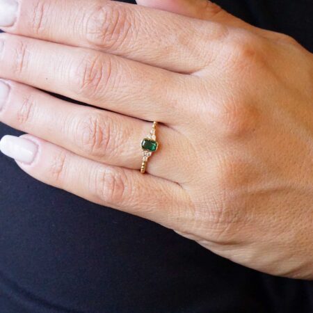 Χρυσό Δαχτυλίδι Με Πράσινη Πέτρα Ανάγλυφο 8 Καράτια