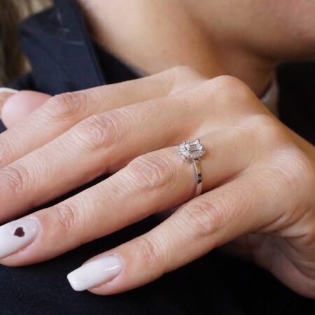 Λευκόχρυση Ροζέτα 8 Καράτια Με Πέτρες