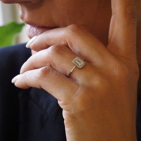 Ροζέτα Λευκόχρυση 8 Καράτια Με Ζιργκόν Πέτρες