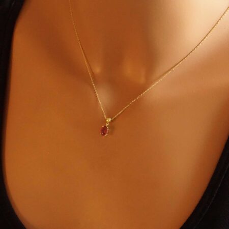 Χρυσό Μενταγιόν Με Ρουμπίνι Και Αλυσίδα 18 Καράτια