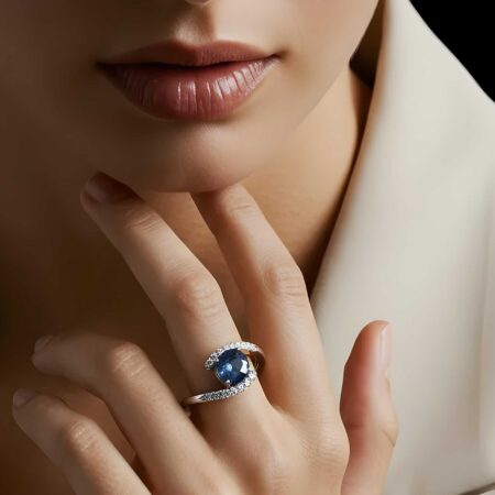 Δαχτυλίδι Με Μπλε Ζαφείρι Και Διαμάντια Σε Λευκόχρυσο 18 Καράτια