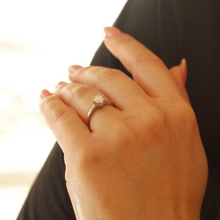 Δαχτυλίδι Μονόπετρο Λευκόχρυσο 18 Καράτια