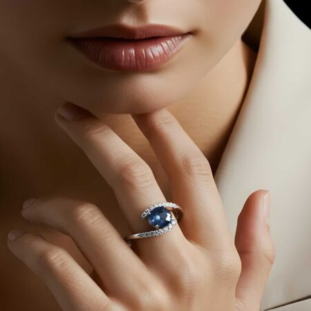Δαχτυλίδι Με Μπλε Ζαφείρι Και Μπριγιάν Σε Λευκόχρυσο 18 Καράτια