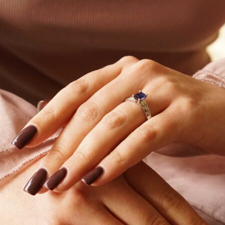 Δαχτυλίδι Με Ζαφείρι Και Διαμάντια Σε Λευκόχρυσο 18 Καράτια