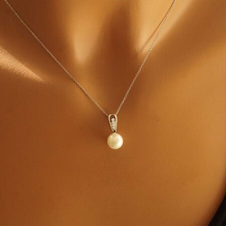 Μενταγιόν Λευκόχρυσο 18Καράτια Με Μαργαριτάρι Και Διαμάντια