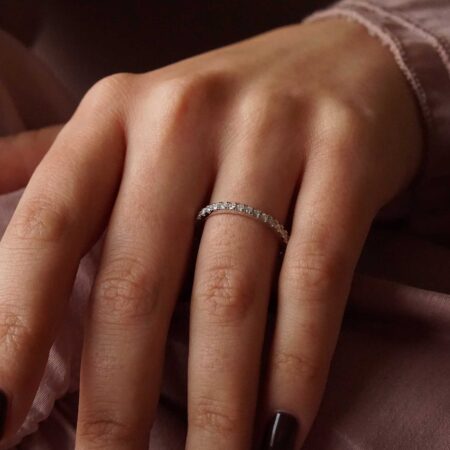 Μισόβερο Δαχτυλίδι Με Διαμάντια Σε Λευκόχρυσο 18 Καράτια