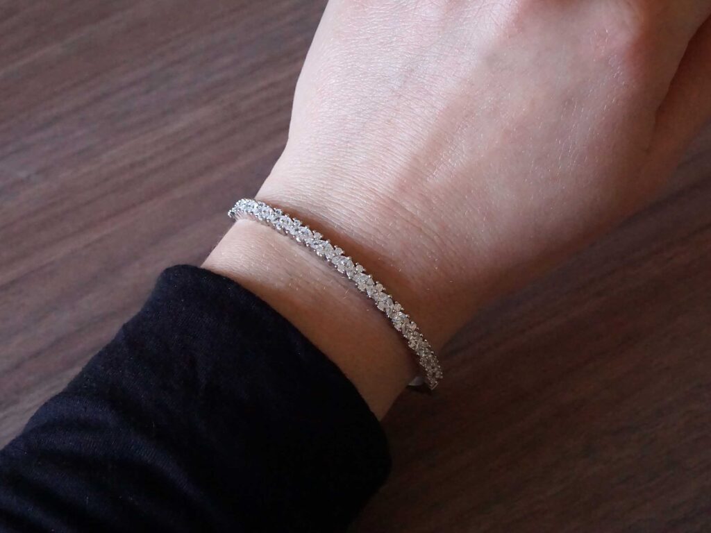 Βραχιόλι Χειροπέδα Ασημένιο 925 Με Λευκές Πέτρες Ζιργκόν