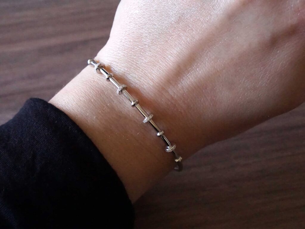 Βραχιόλι Χειροπέδα Με Πέτρες Λευκές Ζιργκόν Σε Ασήμι 925